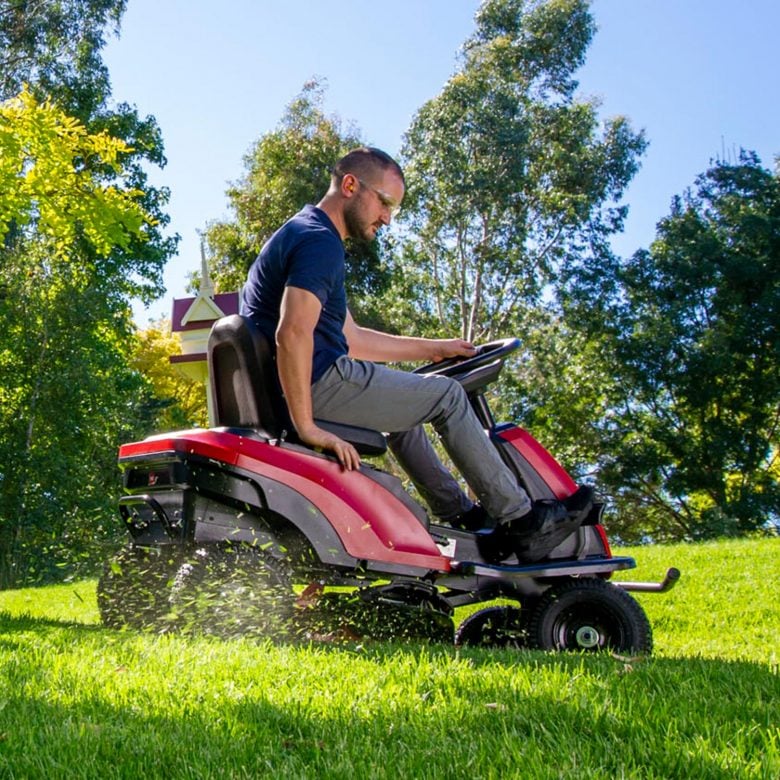 eS3000SD 30 (76cm) Battery Powered Ride-On Mower - Toro Australia