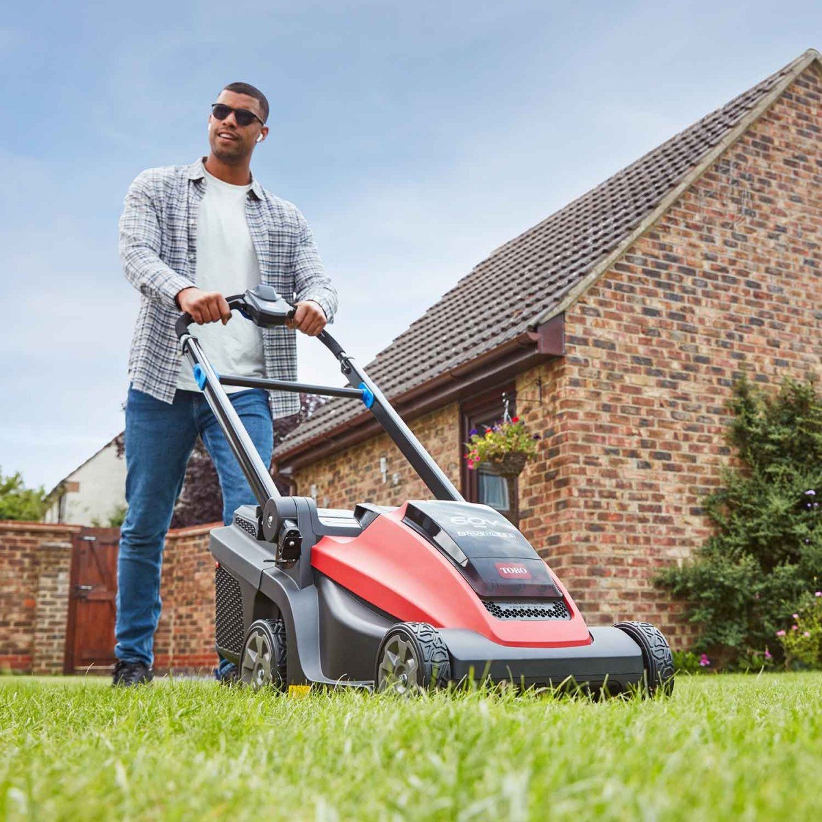 14″ (36 cm) eMulticycler 60V MAX* Battery Mower