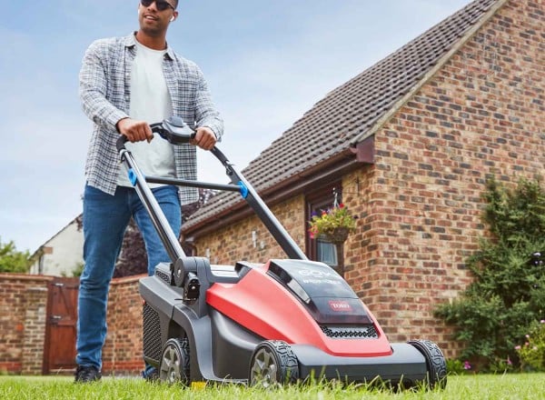 14″ (36 cm) eMulticycler 60V MAX* Battery Mower