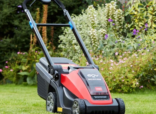 17″ (43 cm) eMulticycler Self-Propelled 60V MAX* Battery Mower