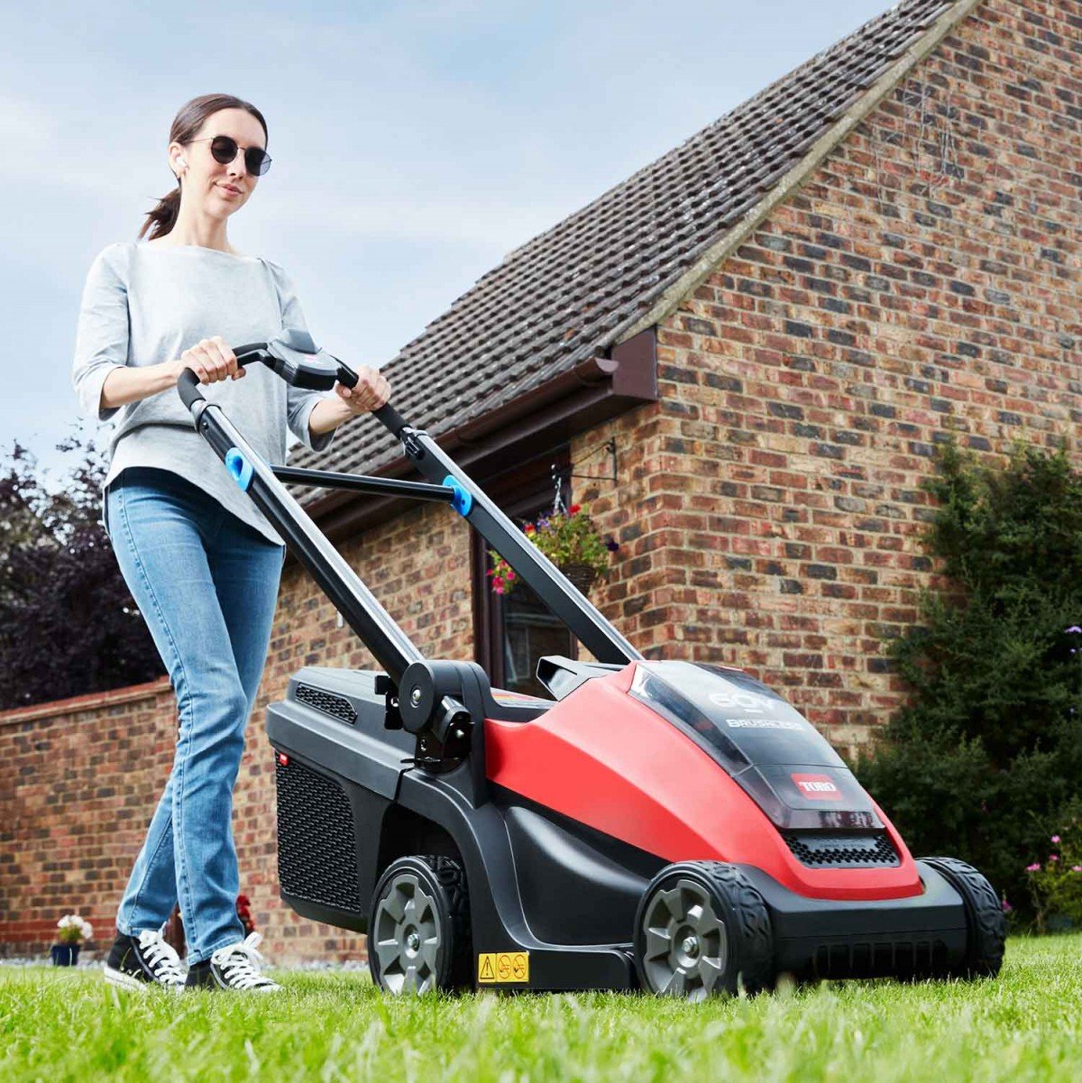17″ (43 cm) eMulticycler Self-Propelled 60V MAX* Battery Mower